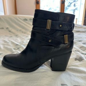 Naturalizer black ankle booties. Size 7.5.